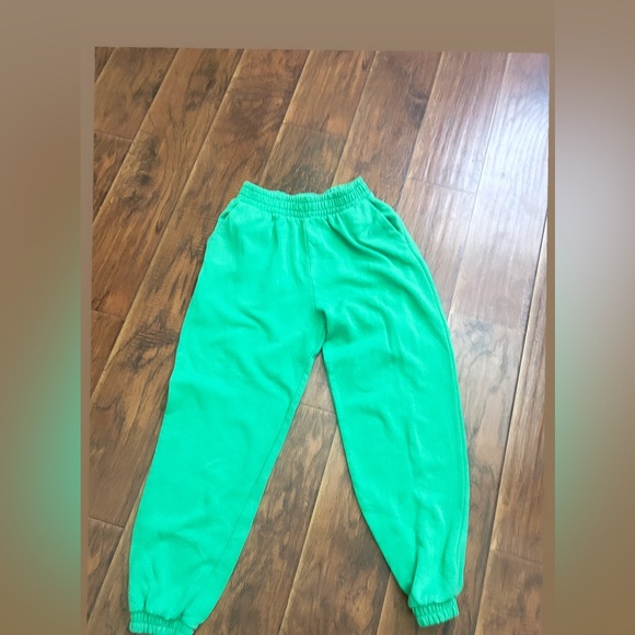 Zara green sweatpants 💚 - Picture 1 of 2